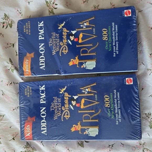 Disney Trivia tin set and extra packs - Picture 9 of 10